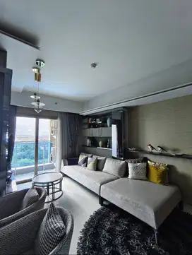 DISEWAKAN APARTEMEN MEWAH ATAS MALL SURABAYA 2BR FURNISHED LA RIZ