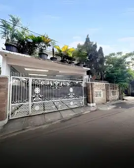 Rumah Pejaten Dijual. Dekat Pejaten Raya, Mall. NEGO