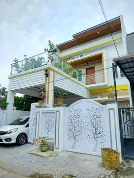 Rumah 2Lantai 5km Tidur ada kolam renang kecil dlm rumah, dkt Manhatan