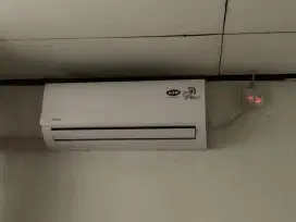 Midea ac 1/2 PK bergaransi 4tahun
