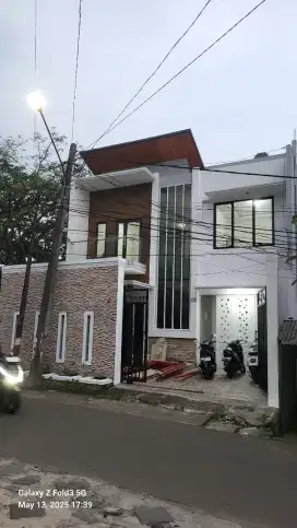 Rumah 2 Lt + rooftop