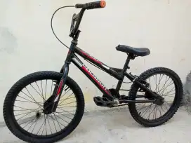 SEPEDA BMX 20. NOKEN MULUS KOKOH SIAP PAKAI, LOKASI KEMILING, NEGO.