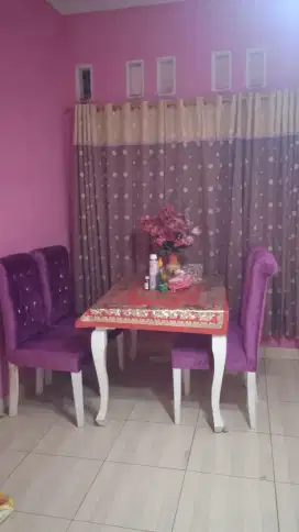 Meja makan pink set 4 bangku 1meja