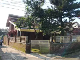 Disewakan rumah besar lokasi strategis, non furnished