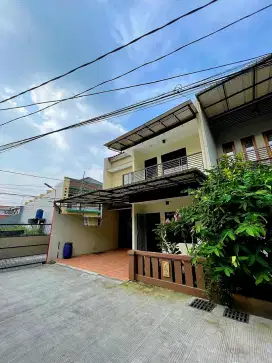 TURUN HARGA: Rumah Asri 2 lantai di Gedong Pasar rebo Jl.TB.Simatupang