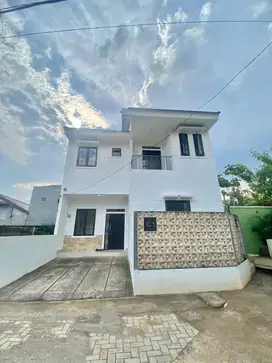 Rumah 2 Lantai Siap Huni! Banyak Bonusnya! Lokasi 3km Dari Tol Depok