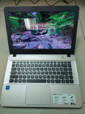 Dijual laptop Asus Ram 4GB SSD 128GB Windows 11 siap pakai 24jam COD
