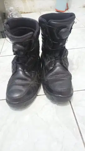 Sepatu pdl satpam