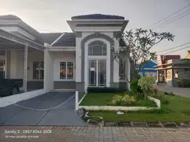 Rumah siap huni Hook 135 m2 dengan fasilitas pendukung yang lengkap