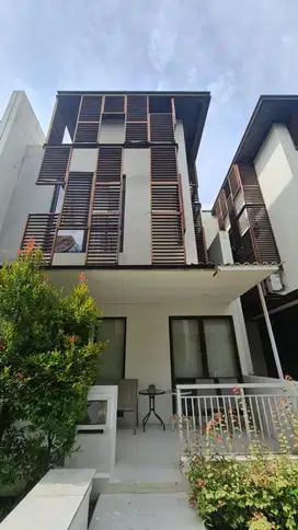 Dijual Rumah Renovasi di Whelford Greenwich BSD, Tangerang Selatan