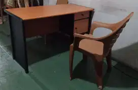 Dijual satu set meja dan bangku