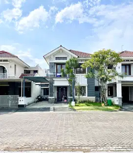 Wisata bukit mas royal palais rumah mewah di row jalan utama cluster