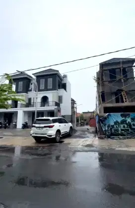 Rumah 2lt Dkt Jl Majapahit dan Exit Tol Gayamsari Pedurungan Semarang