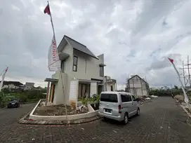 Villa Kota Batu Malang Full Furnished 5 menit dari Alun Alun Batu
