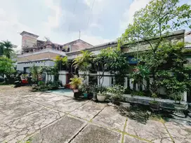 Rumah di manahan lahan luas harga masih nego