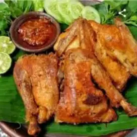 Karyawan pecel lele BSD