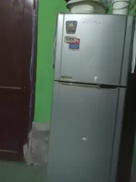 Kulkas 2 pintu merk changhong