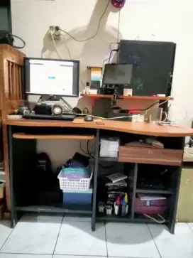 MEJA KOMPUTER MASIH OKE