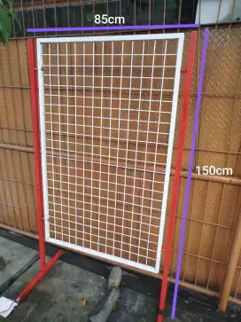 Pajangan/ram besi dinding berdiri