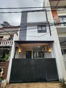 Dijual Rumah 2 lt 4 x 15 m2 di Tanjung Duren bonus furniture BU banget