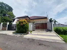 Rumah Bagus Area Perumahan Bukit Dieng Malang Luas 300 m2.