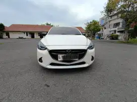 MAZDA 2 GT SKYACTIVE PUTIH MATIC 2017