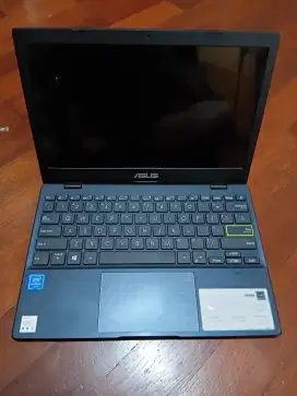 Laptop asus e210mao hd424