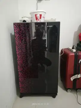 Sharp Kulkas 1 Pintu Red Magneglas