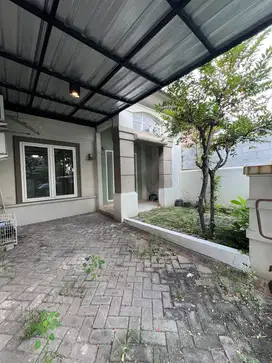 Disewakan rumah semi furnish di pantai mentari