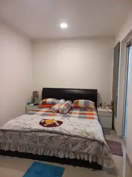 Dijual kasur+divan,meja rias,lemari