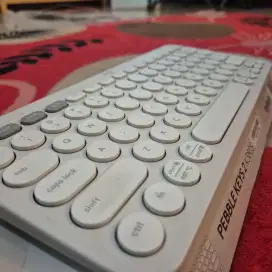 Keyboard Logitech Pebble Keys2 K380s