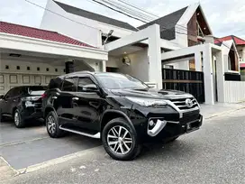 Fortuner VRZ kondisi seperti baru!!