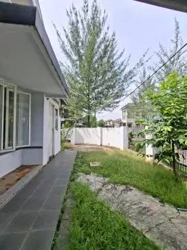 Rumah Luas di Cluster Pinus Graha Raya