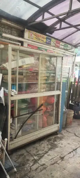 dijual etalase besar