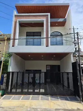 Rumah Babatan Pantai Utara STRATEGIS, BARU GRESS, ROW 3 MOBIL