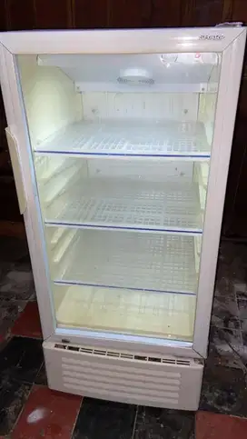 Showcase Sharp 3 rak