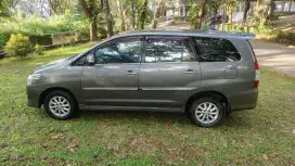 Innova v diesel matic 2012