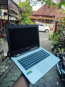 Laptop Gaming Grafis Asus K46C RAM 8GB Slim Mulus siapp kerjaaaa