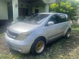 TOYOTA IST 2003 (AT)