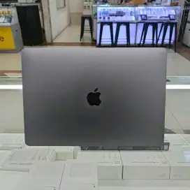 Macbook Pro 2020 13 Quad Core i7 16/1 TB
