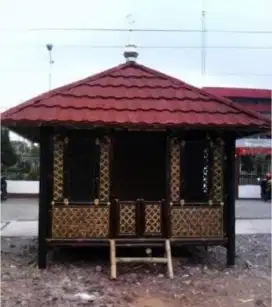 Menerima pembuatan Saung Mushola