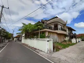 RUMAH DAN RUANG USAHA LOKASI RAMAI POSISI HOOK PADANGSAMBIAN  DENPASAR