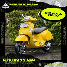 Piaggio Vespa GTS 150 4V IGET ABS LED FACELIFT TAHUN 2019 warna Kuning