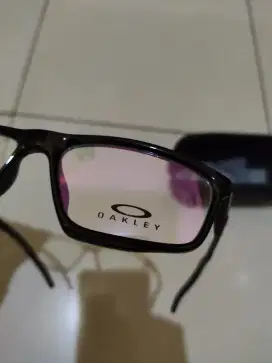 Kaca mata OAKLEY