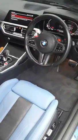 Karyawan Cuci Steam Mobil
