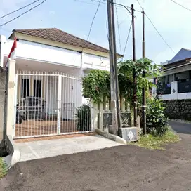 Rumah Cantik Limo Posisi Hook Dalam Komplek