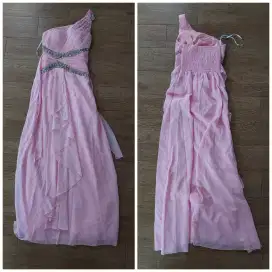 Baju pesta merah muda