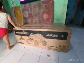Mainan mobil remote besar