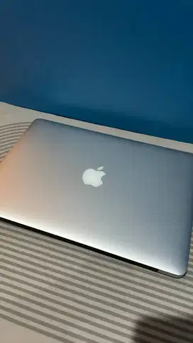 MacBook Air 13 (Early 2015) – Bekas
