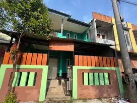 Di jual rumah 2 lantai pinggir jalan pruis di jembatan serong depok